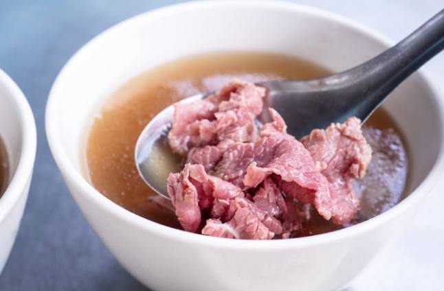 臺南牛肉湯：精選10間人氣店家推薦與常見問答解析