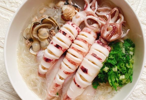 小卷米粉湯：食材挑選秘訣與熬煮實戰教學