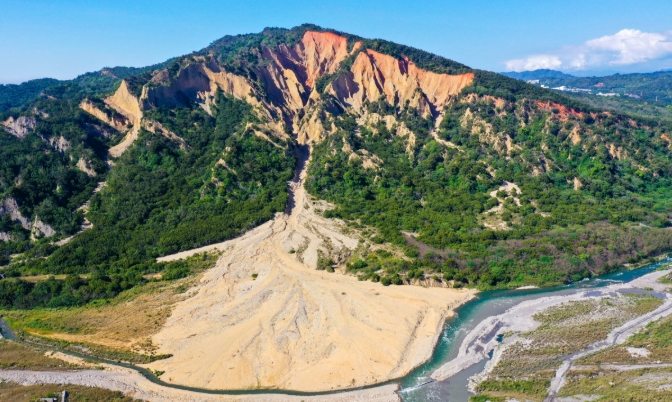 苗栗縣苑裡鎮火炎山: 免費入園、步道亮點、周邊景點美食住宿全攻略與安全提醒