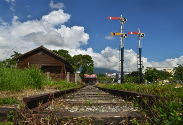 鐵道文化園區：探索懷舊月臺場景、動態轉車臺表演、親子體驗互動區與工業遺跡，附周邊景點及實用資訊指南