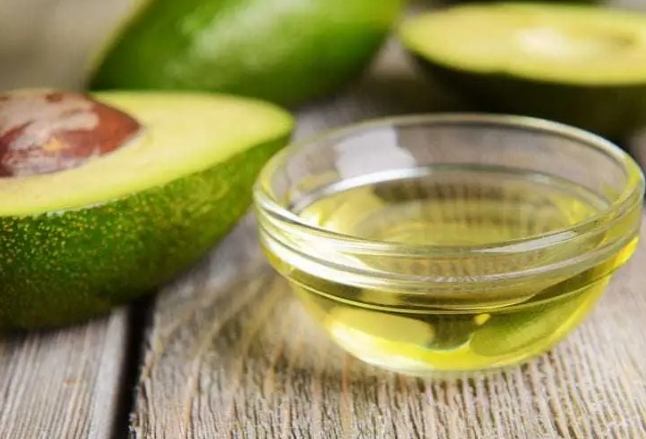 酪梨油的功效：發揮最大健康價值、正確食用與選購秘訣